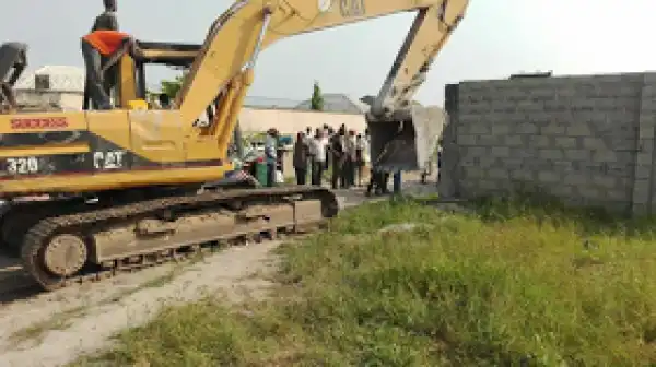 Photos: Families left homeless after their houses are destroyed by the Lagos state government